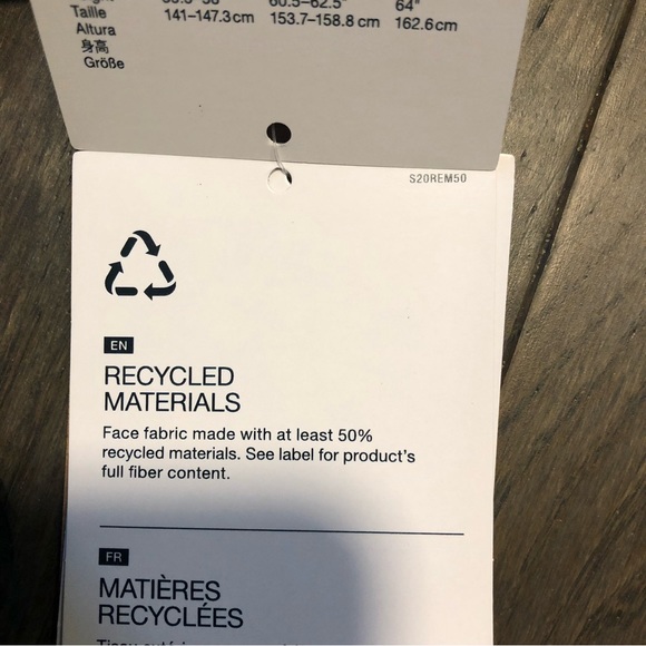 NWT. The North Face Girls Bralette Sports Bra. Black/White Sz Medium (10/12) - Picture 10 of 11